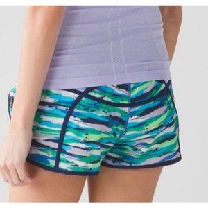Women's Lululemon Tracker Short lll 4" Seven Wonders Mulit/Hero Blue Size 6